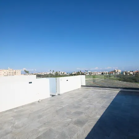 Almaria Πρωταράς